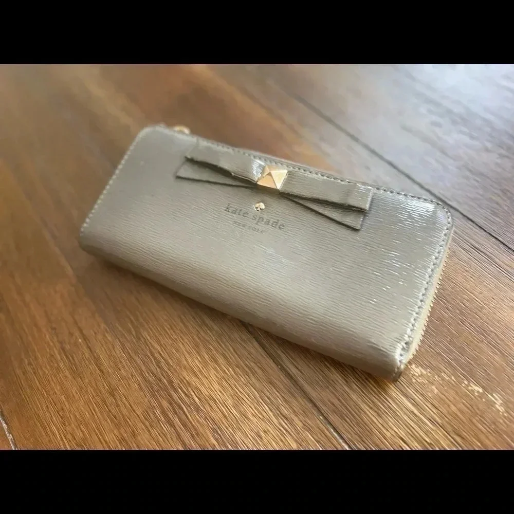 Kate Spade bow wallet